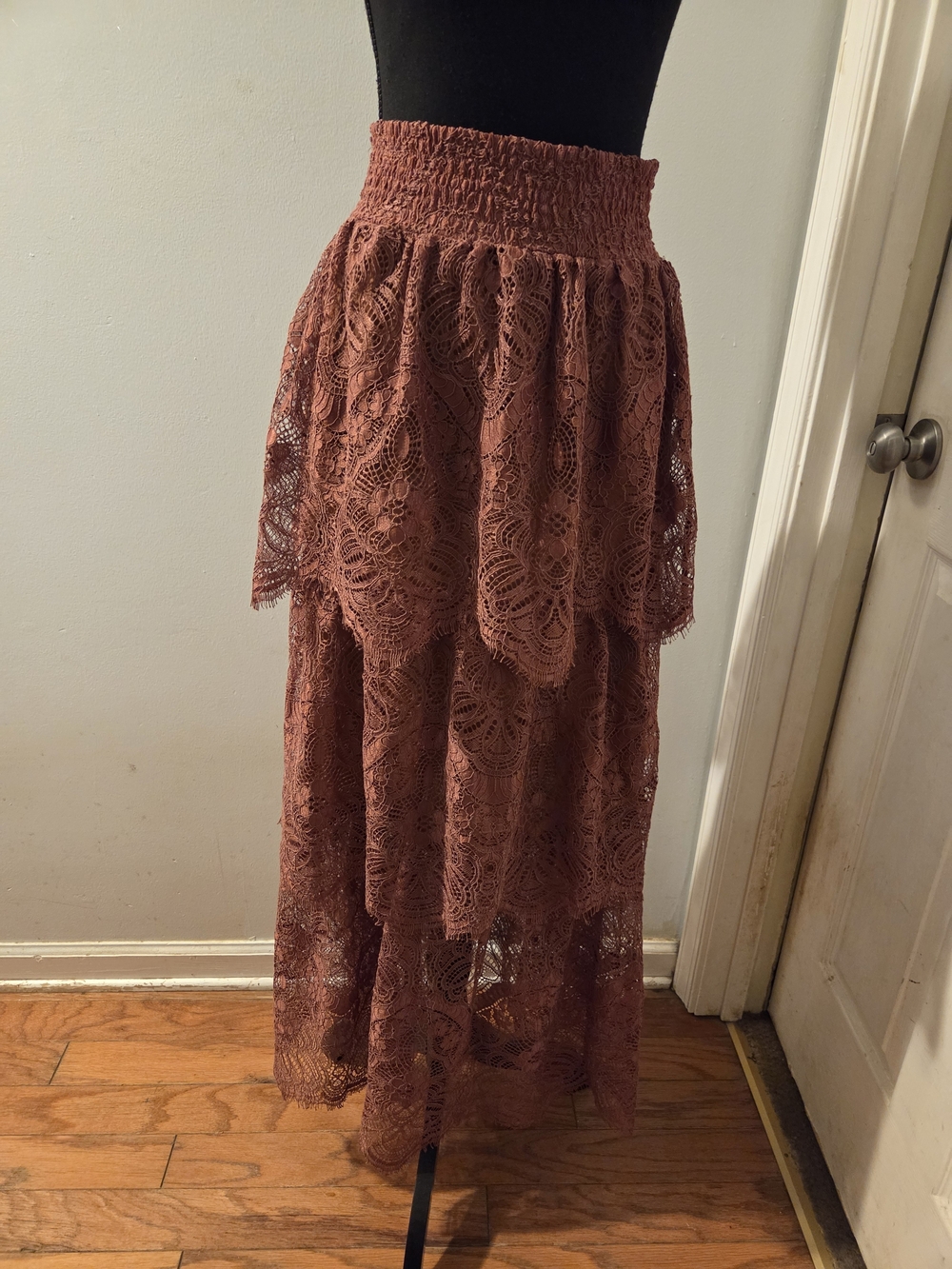 H&M Rust Colored Tiered Lace Maxi Skirt - Picture 2 of 8